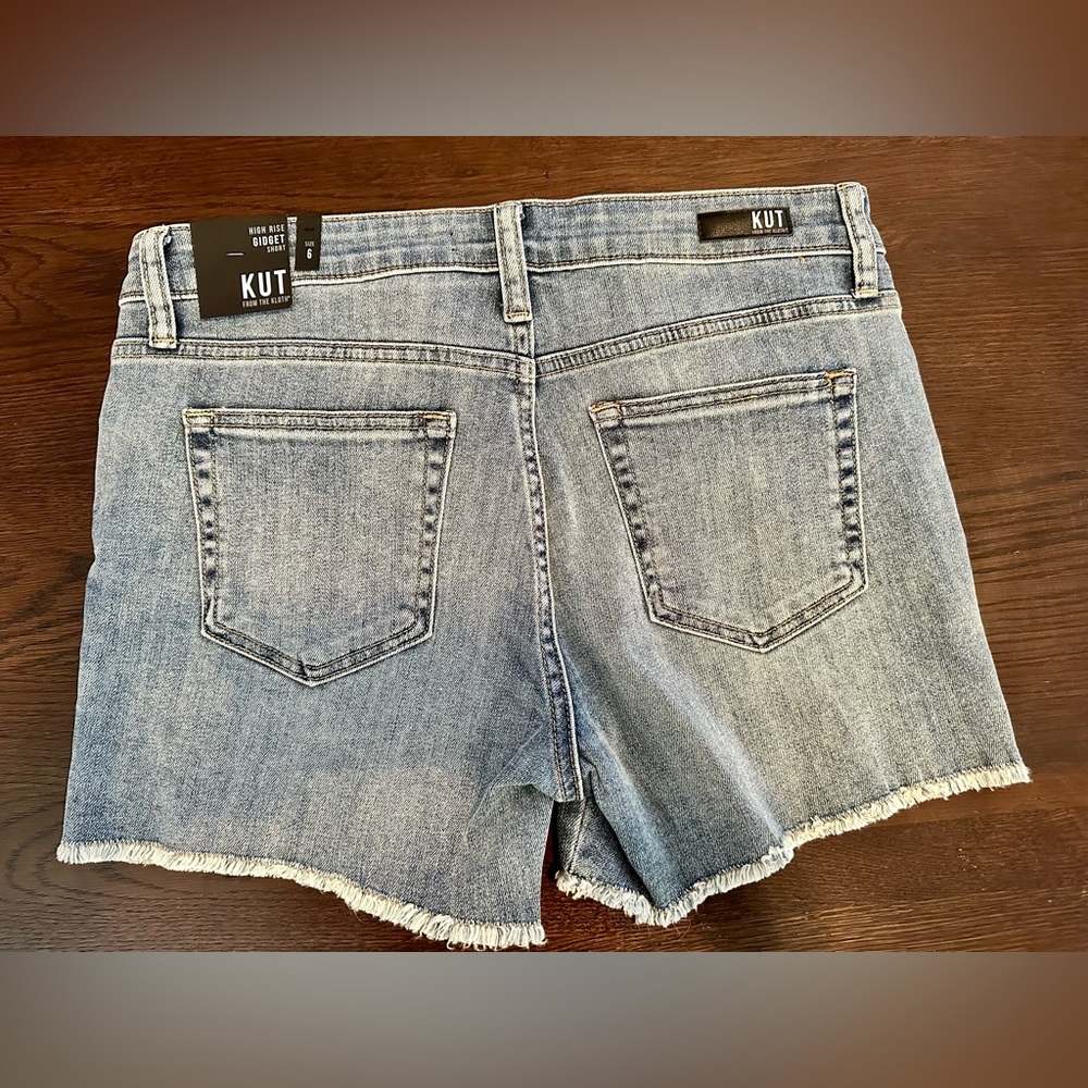 NWT KUT from the Kloth Gidget Mid Rise Fray Shorts, Size 6, Color Traveler - Picture 2 of 4